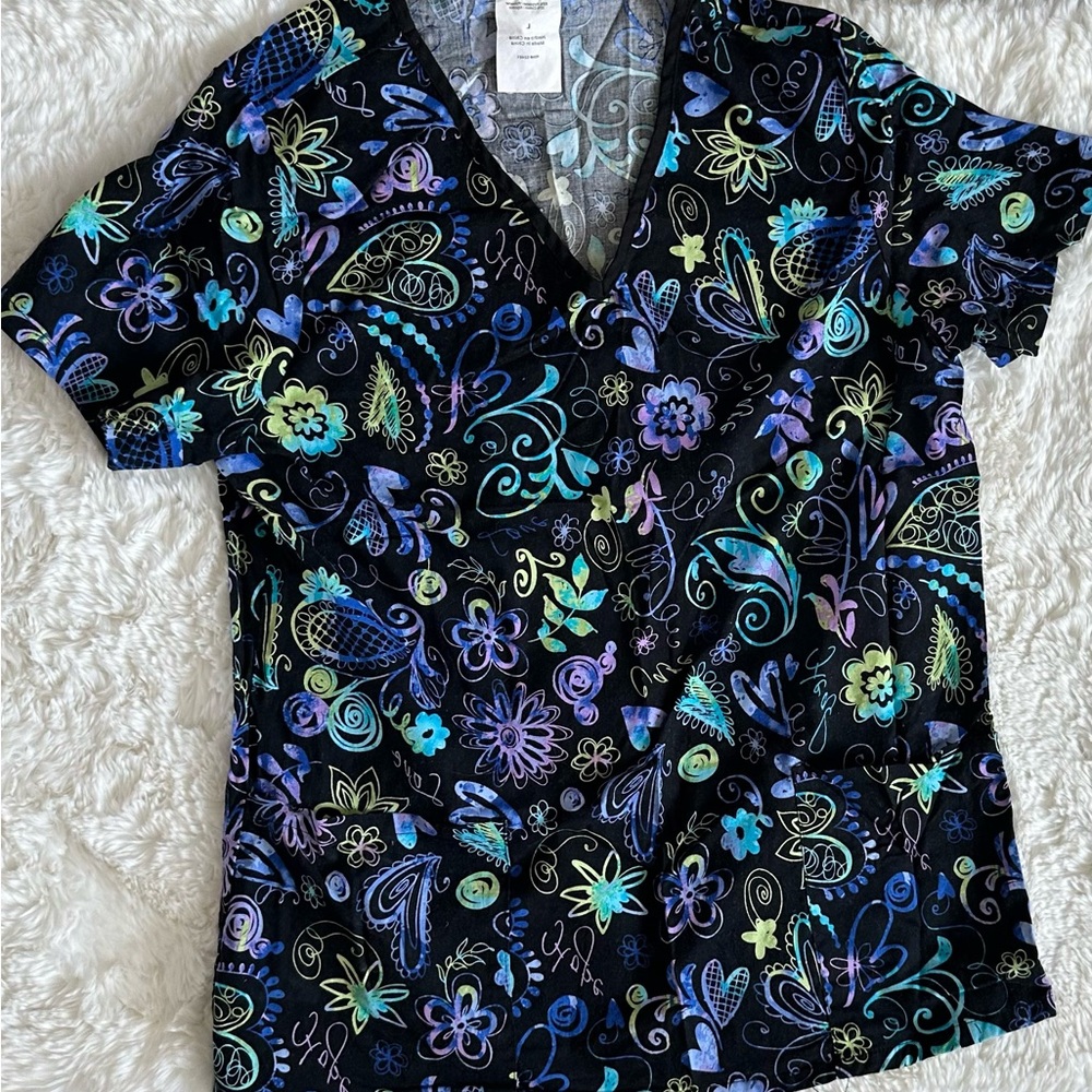 Floral scrub top with pockets